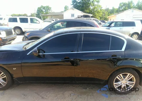 2015 Infiniti Q40 z USA, uszkodzony, nr VIN JN1CV6AP2FM501201